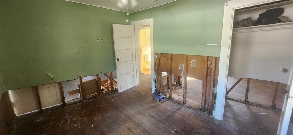 For Sale: $120,000 (2 beds, 1 baths, 745 Square Feet)