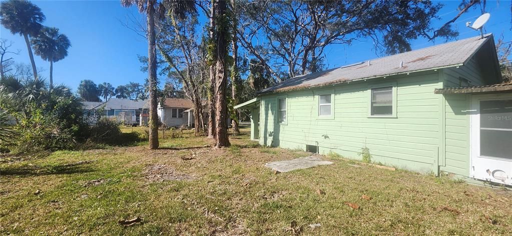 For Sale: $120,000 (2 beds, 1 baths, 745 Square Feet)