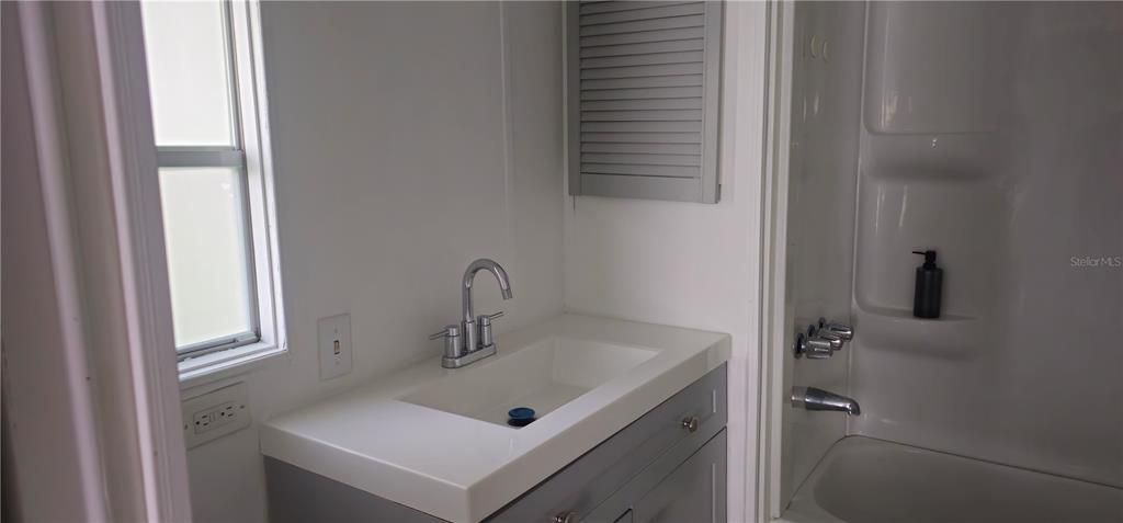 На продажу: $199,000 (3 спален, 2 ванн, 1104 Квадратных фут)