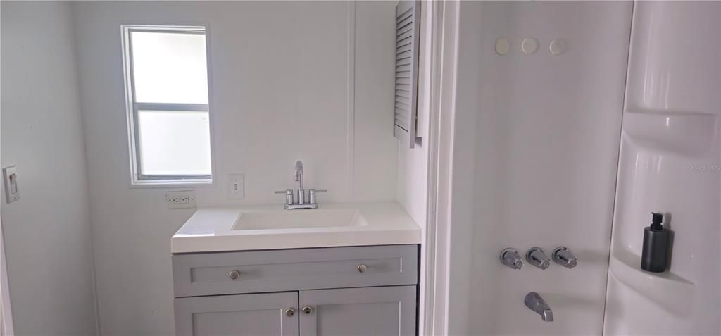 На продажу: $199,000 (3 спален, 2 ванн, 1104 Квадратных фут)