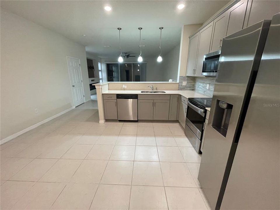 出租: $2,500 (3 贝兹, 2 浴室, 1717 平方英尺)