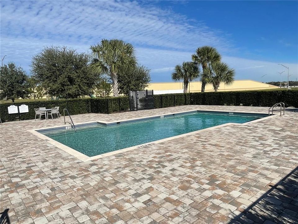 Под контрактом: $2,500 (3 спален, 2 ванн, 1717 Квадратных фут)