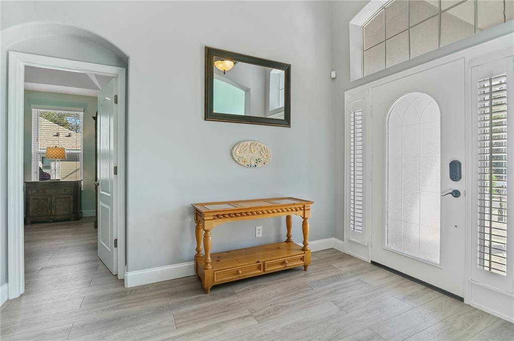 Под контрактом: $729,000 (4 спален, 3 ванн, 3221 Квадратных фут)