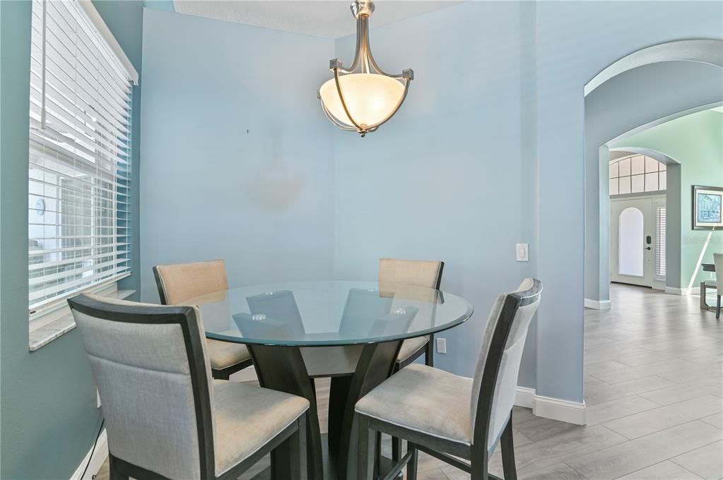 Под контрактом: $729,000 (4 спален, 3 ванн, 3221 Квадратных фут)