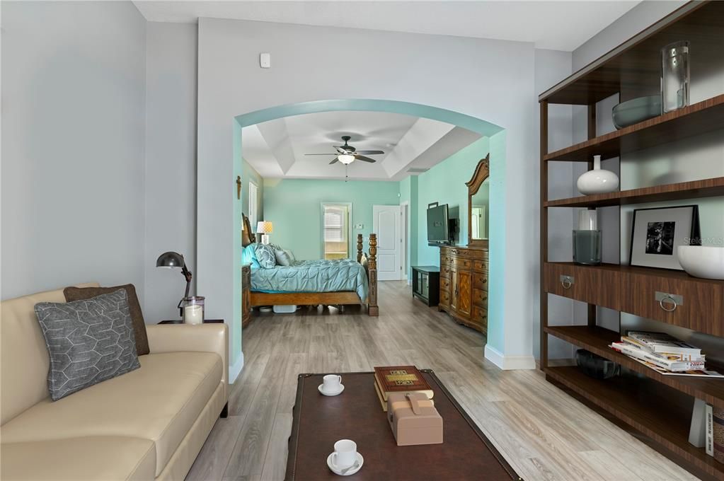 Под контрактом: $729,000 (4 спален, 3 ванн, 3221 Квадратных фут)