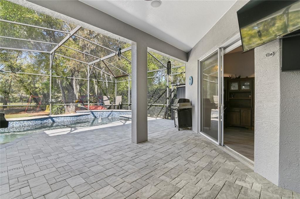 Под контрактом: $729,000 (4 спален, 3 ванн, 3221 Квадратных фут)