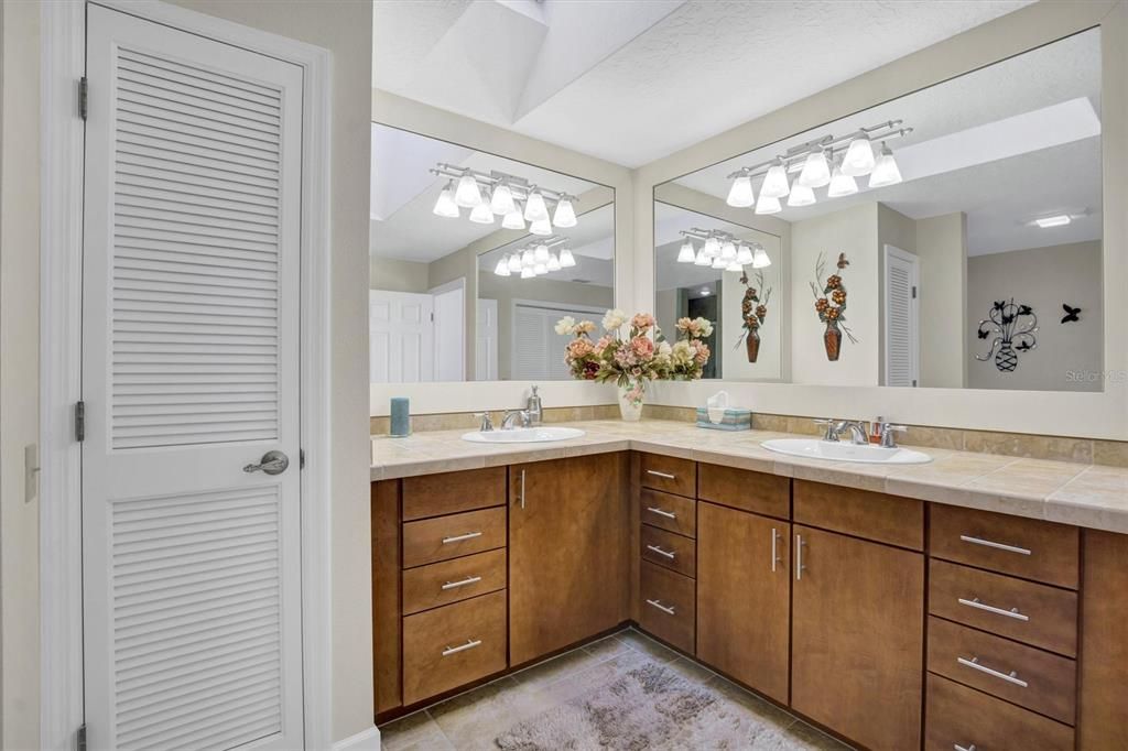 На продажу: $459,000 (3 спален, 2 ванн, 2249 Квадратных фут)