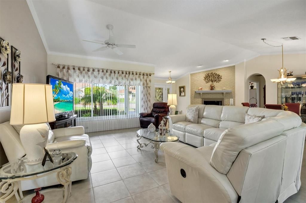 На продажу: $459,000 (3 спален, 2 ванн, 2249 Квадратных фут)