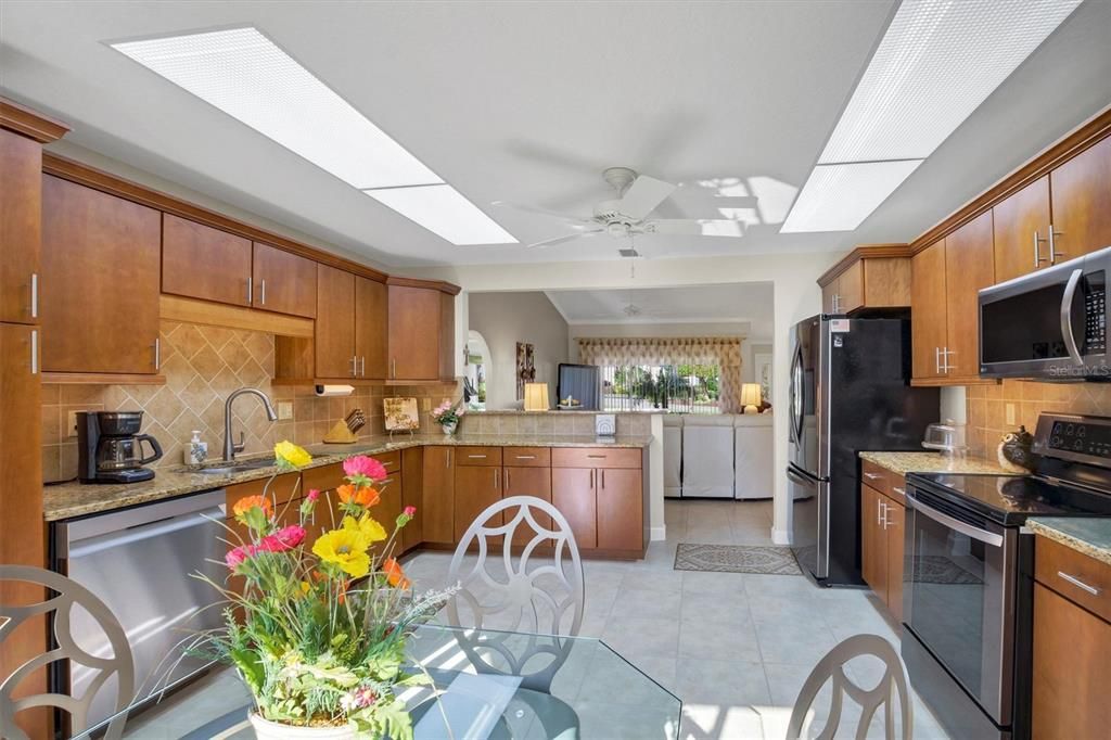 На продажу: $459,000 (3 спален, 2 ванн, 2249 Квадратных фут)