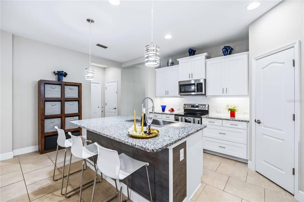 For Sale: $399,900 (3 beds, 2 baths, 1812 Square Feet)