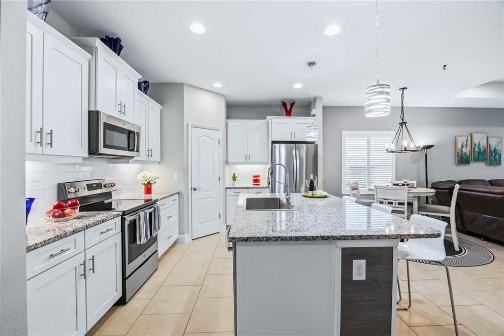 For Sale: $399,900 (3 beds, 2 baths, 1812 Square Feet)