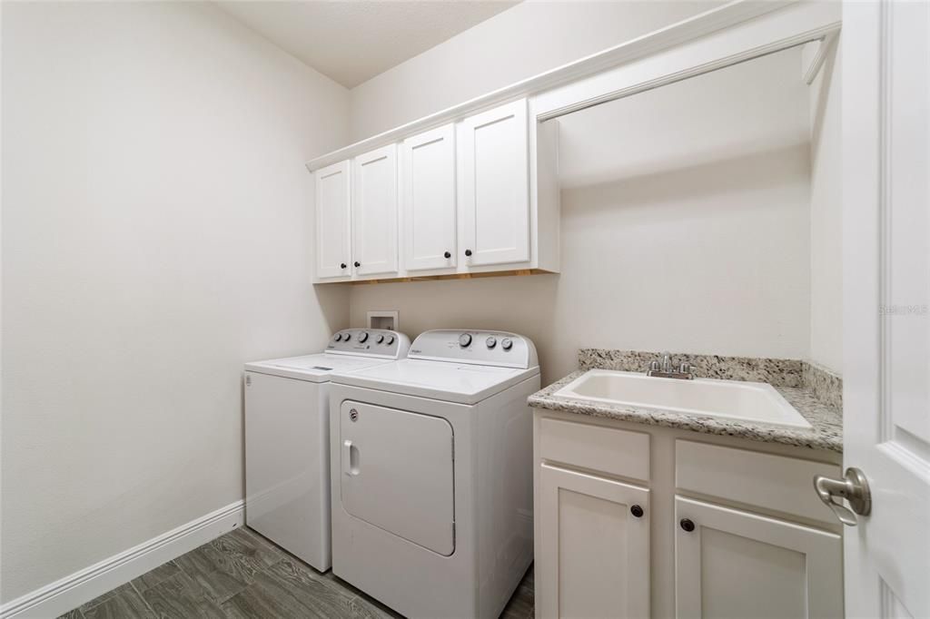 На продажу: $419,900 (3 спален, 3 ванн, 2592 Квадратных фут)