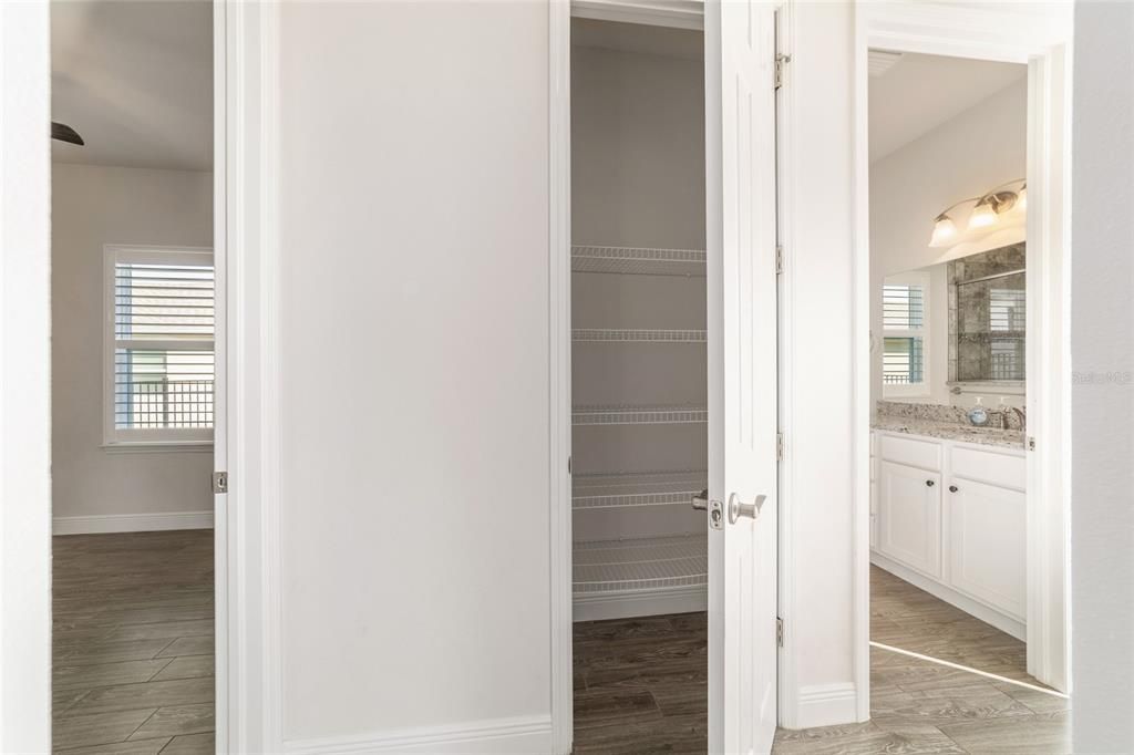 На продажу: $419,900 (3 спален, 3 ванн, 2592 Квадратных фут)