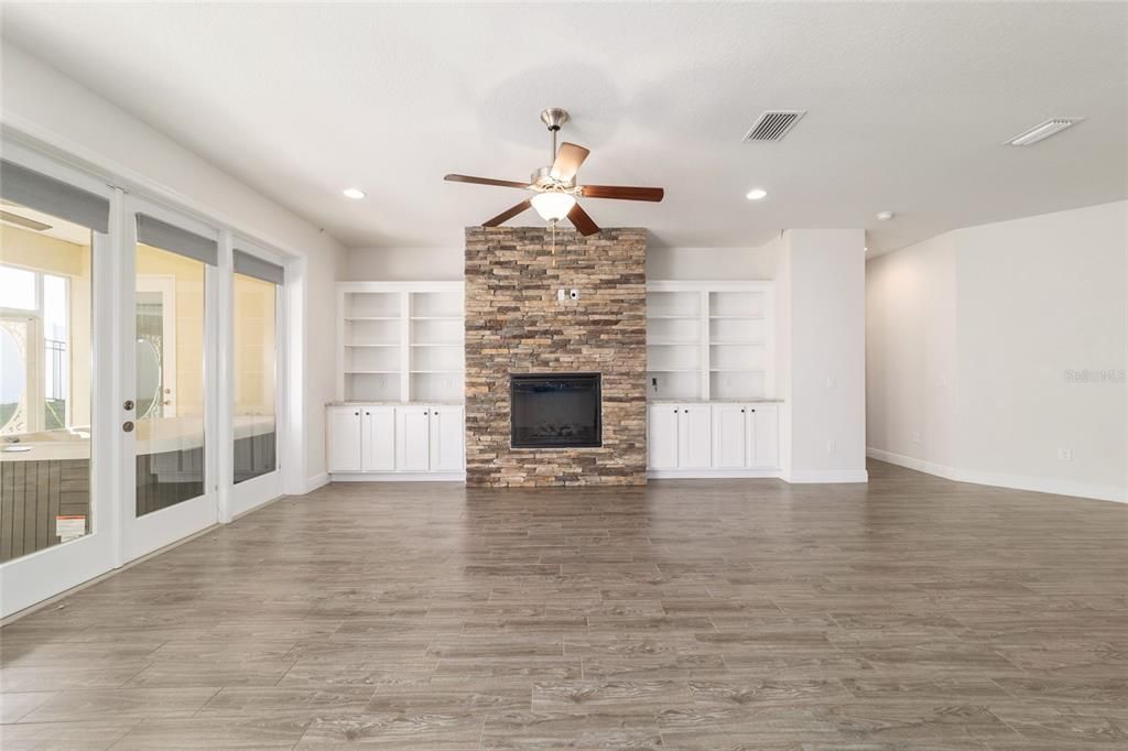 На продажу: $419,900 (3 спален, 3 ванн, 2592 Квадратных фут)