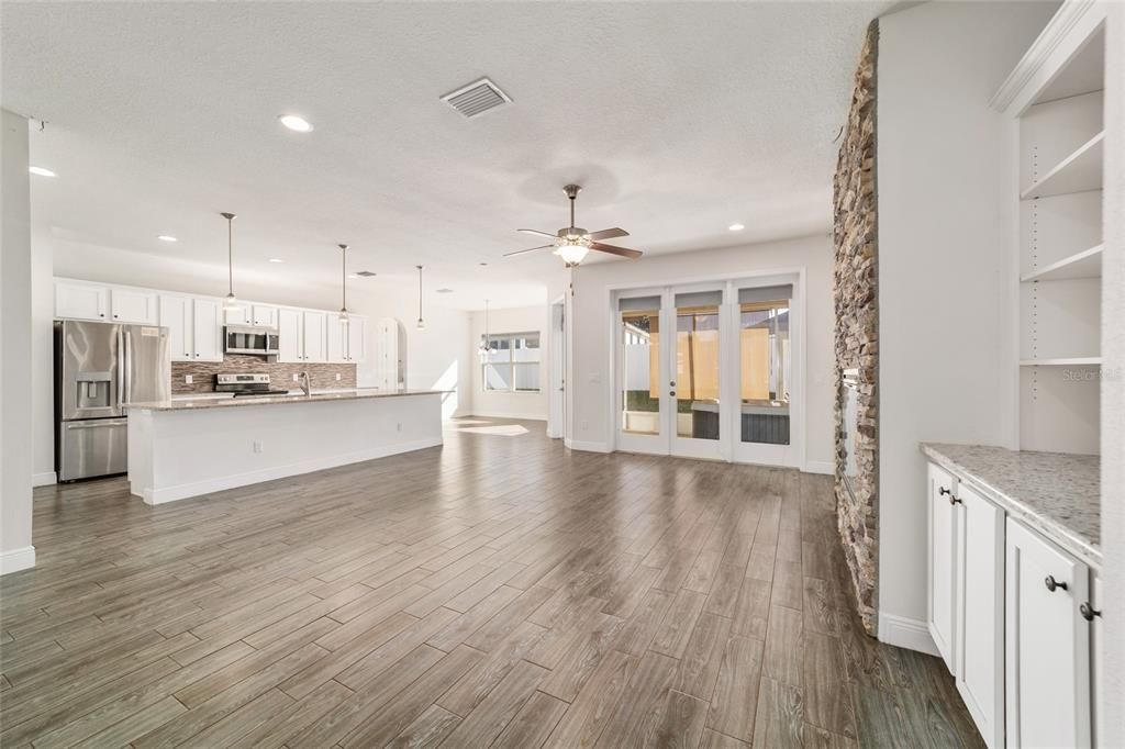 На продажу: $419,900 (3 спален, 3 ванн, 2592 Квадратных фут)