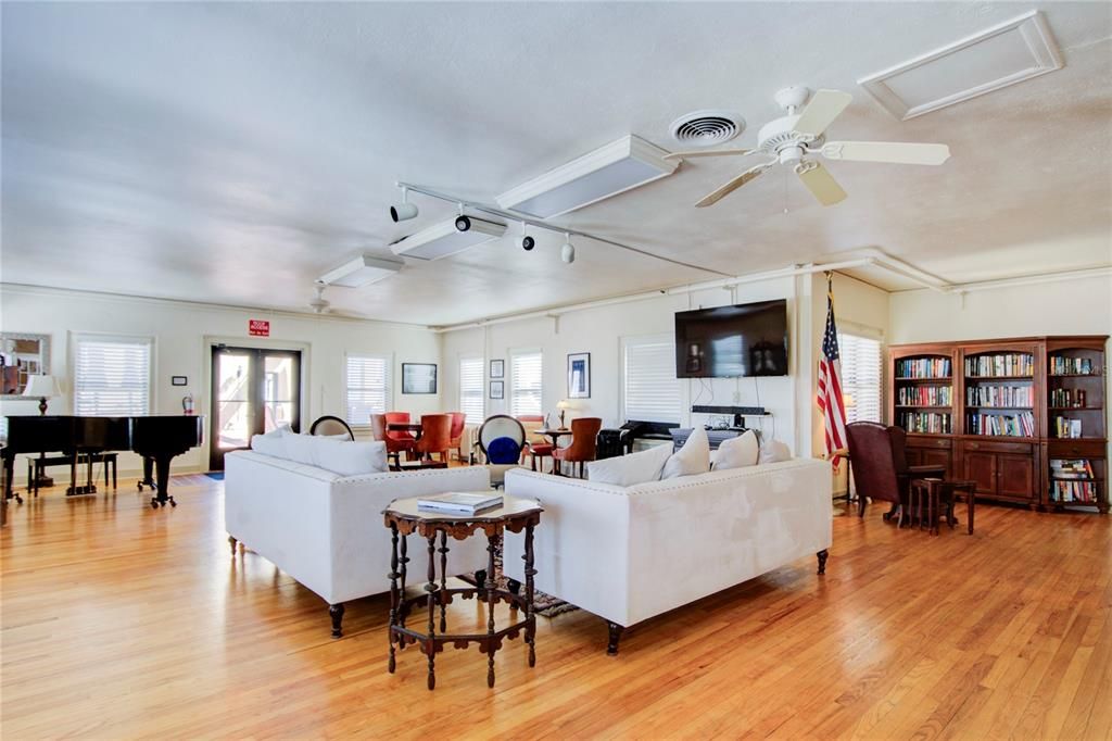 En Venta: $299,900 (1 camas, 1 baños, 634 Pies cuadrados)