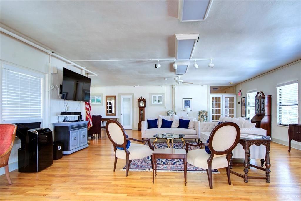 En Venta: $299,900 (1 camas, 1 baños, 634 Pies cuadrados)