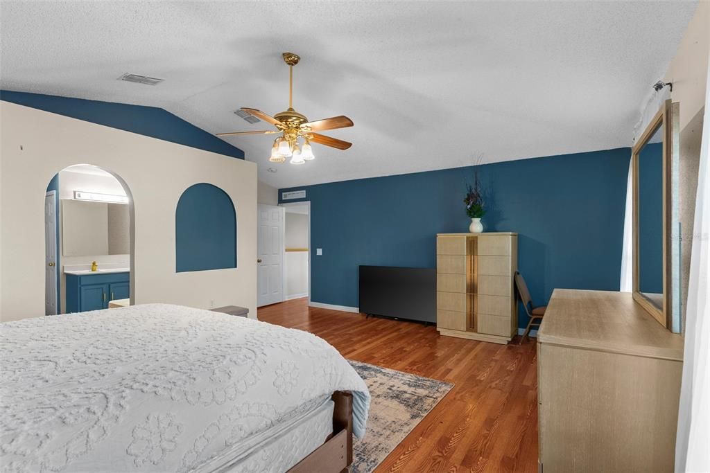 En Venta: $395,900 (4 camas, 2 baños, 3628 Pies cuadrados)