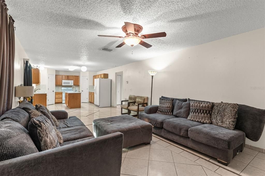 En Venta: $395,900 (4 camas, 2 baños, 3628 Pies cuadrados)