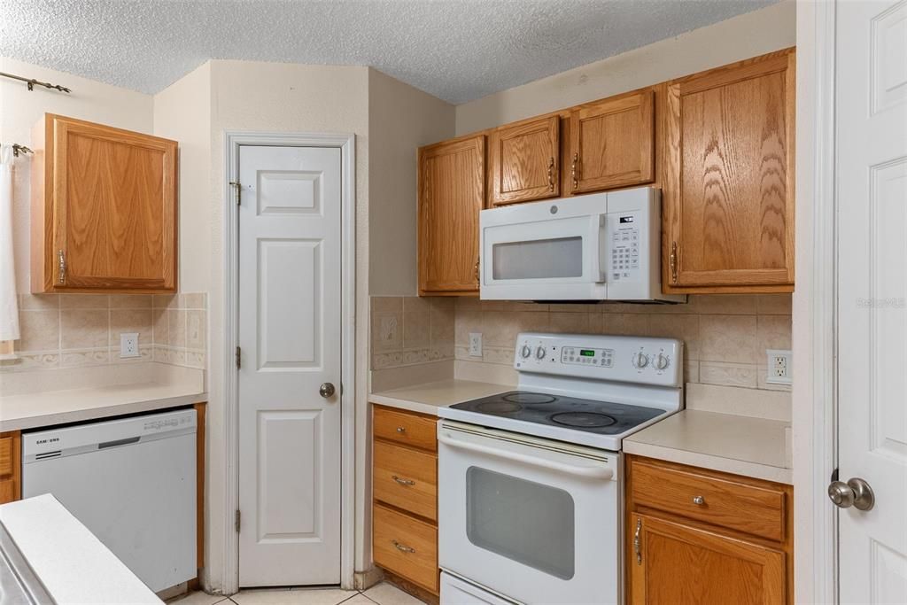 En Venta: $395,900 (4 camas, 2 baños, 3628 Pies cuadrados)