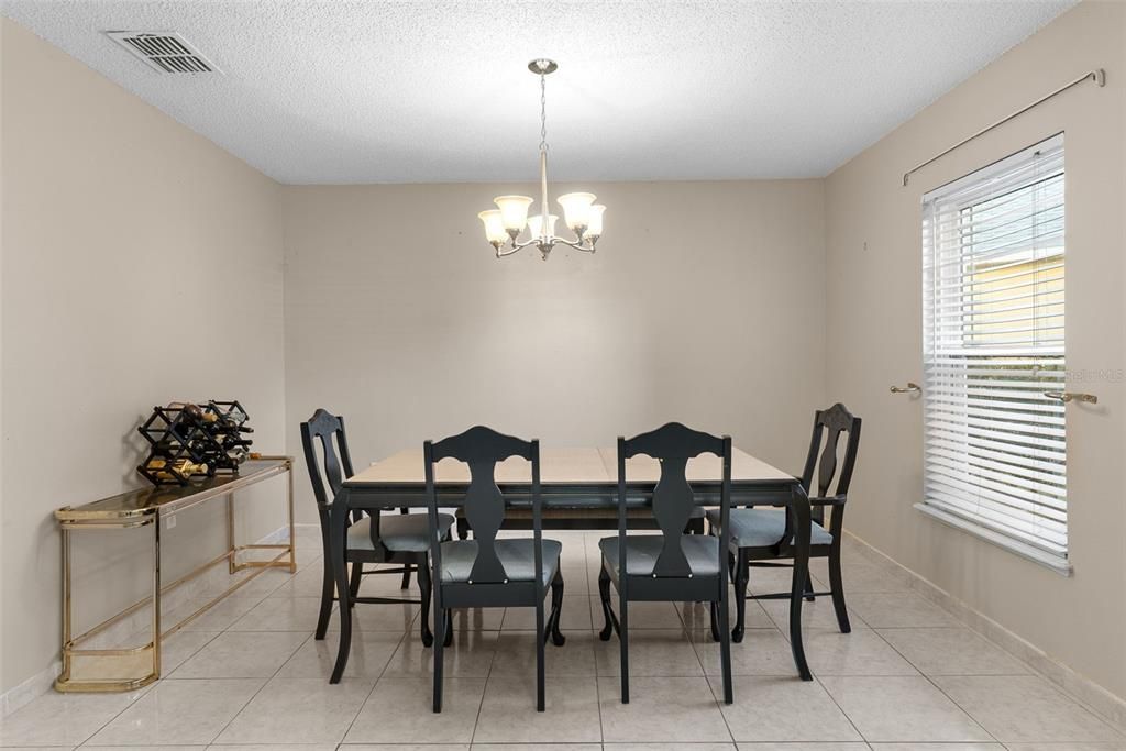 En Venta: $395,900 (4 camas, 2 baños, 3628 Pies cuadrados)