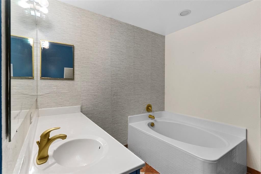 En Venta: $395,900 (4 camas, 2 baños, 3628 Pies cuadrados)