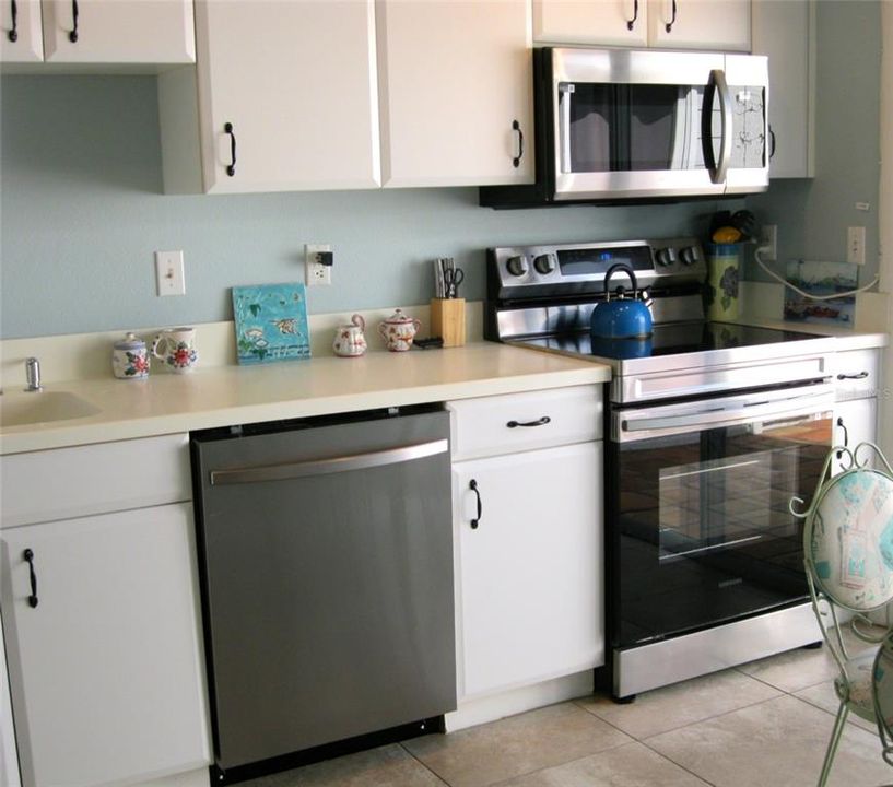 На продажу: $325,000 (2 спален, 2 ванн, 1292 Квадратных фут)