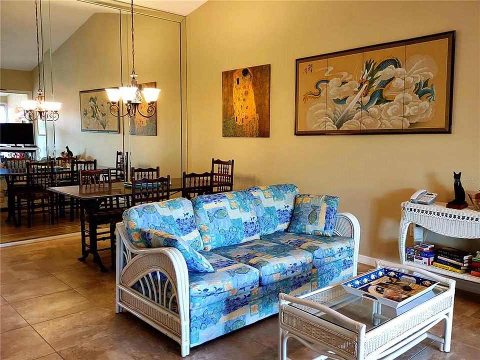 На продажу: $325,000 (2 спален, 2 ванн, 1292 Квадратных фут)