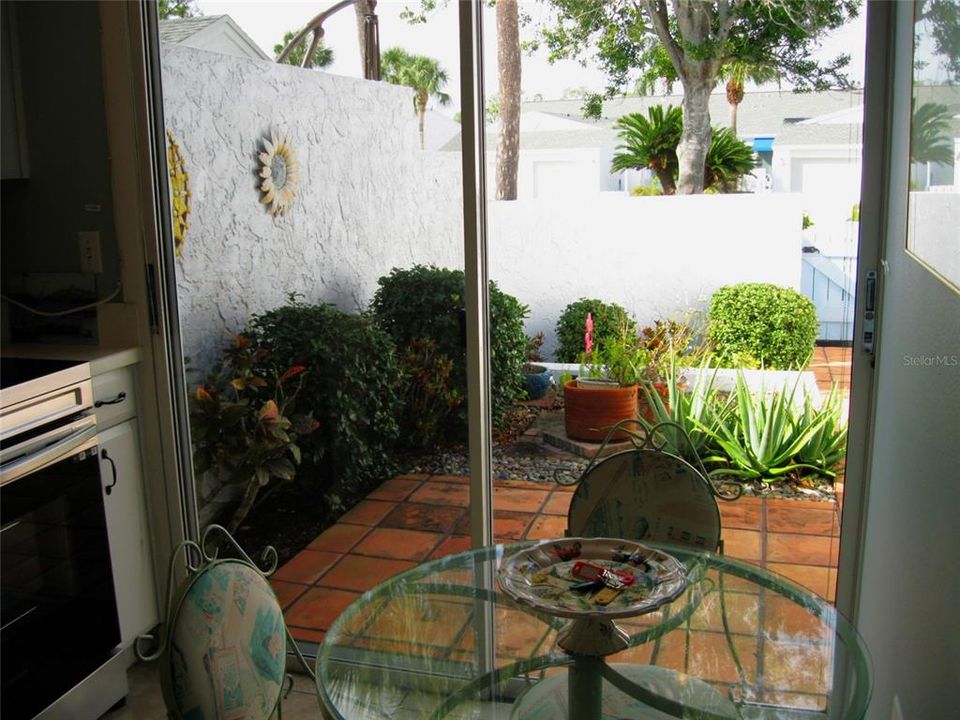 На продажу: $325,000 (2 спален, 2 ванн, 1292 Квадратных фут)