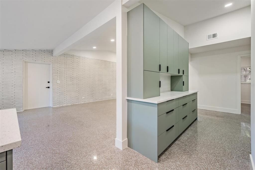 出租: $3,200 (3 贝兹, 2 浴室, 1664 平方英尺)