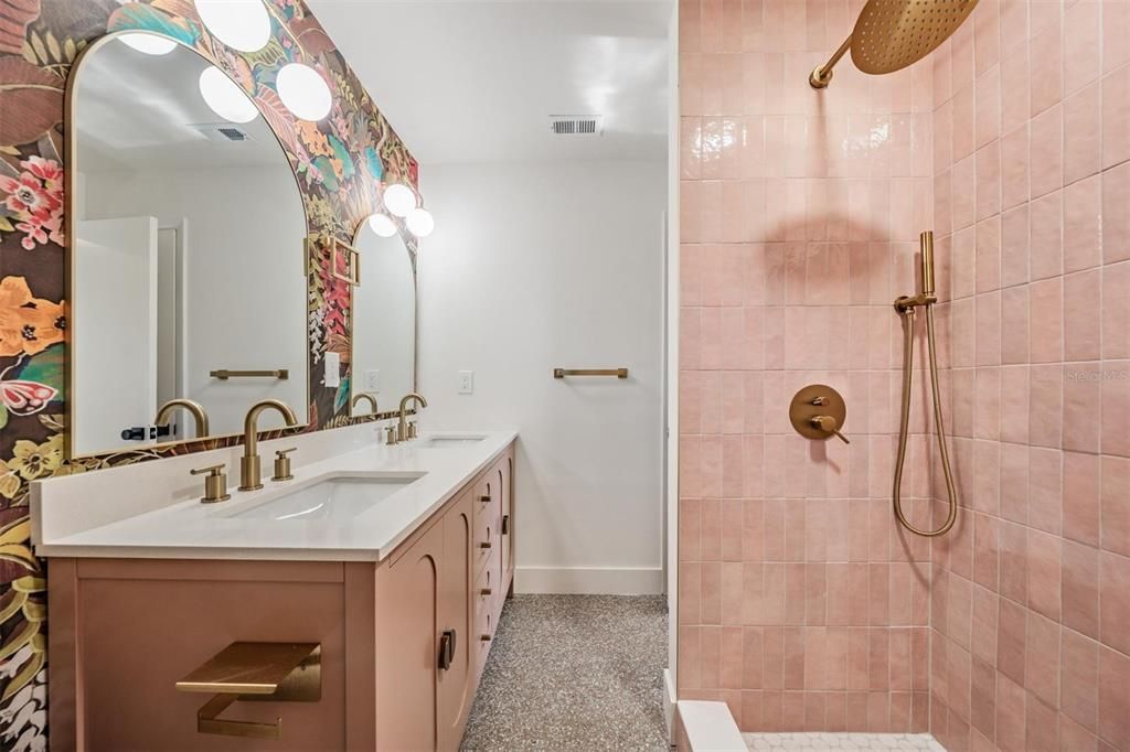 出租: $3,200 (3 贝兹, 2 浴室, 1664 平方英尺)