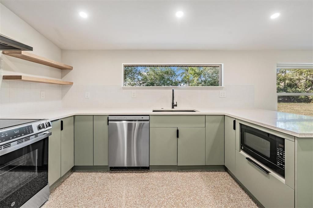 出租: $3,200 (3 贝兹, 2 浴室, 1664 平方英尺)