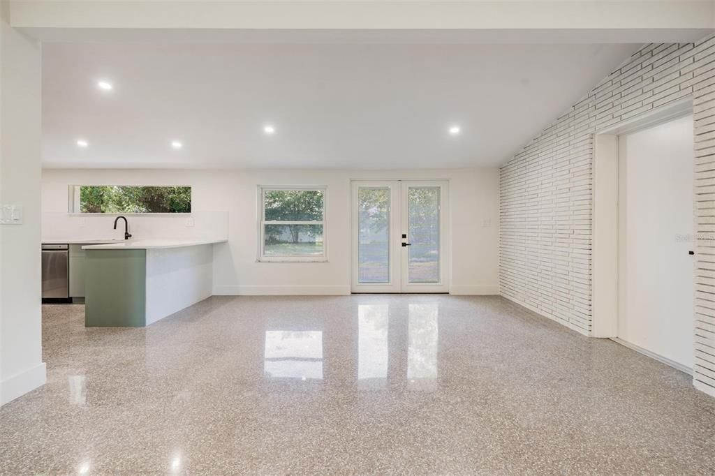 出租: $3,200 (3 贝兹, 2 浴室, 1664 平方英尺)