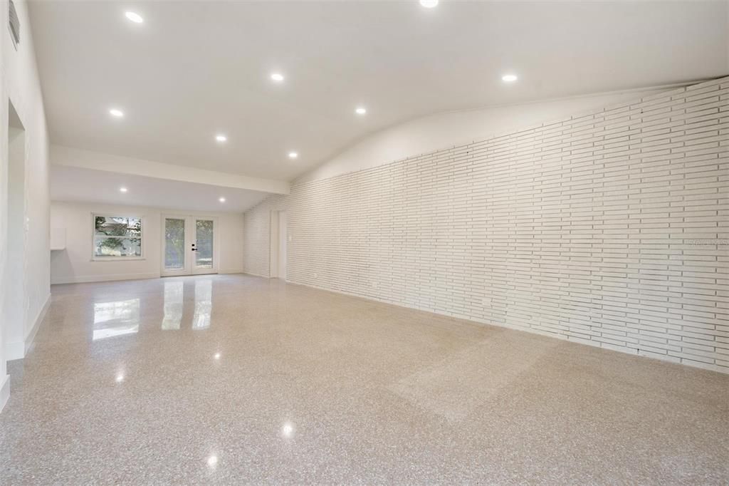 出租: $3,200 (3 贝兹, 2 浴室, 1664 平方英尺)