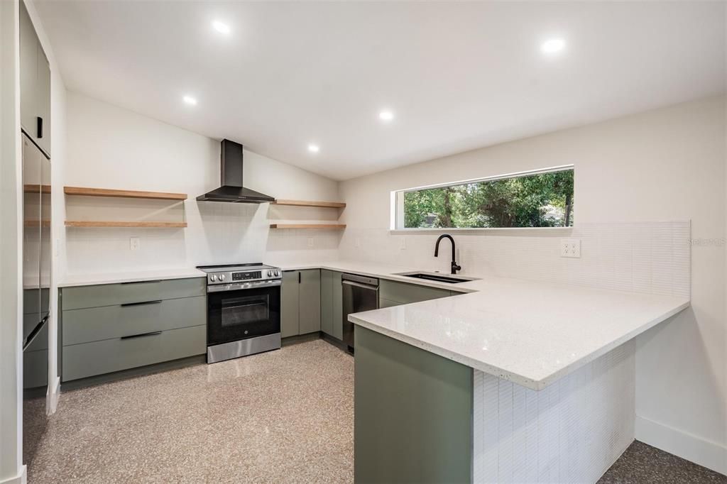 出租: $3,200 (3 贝兹, 2 浴室, 1664 平方英尺)