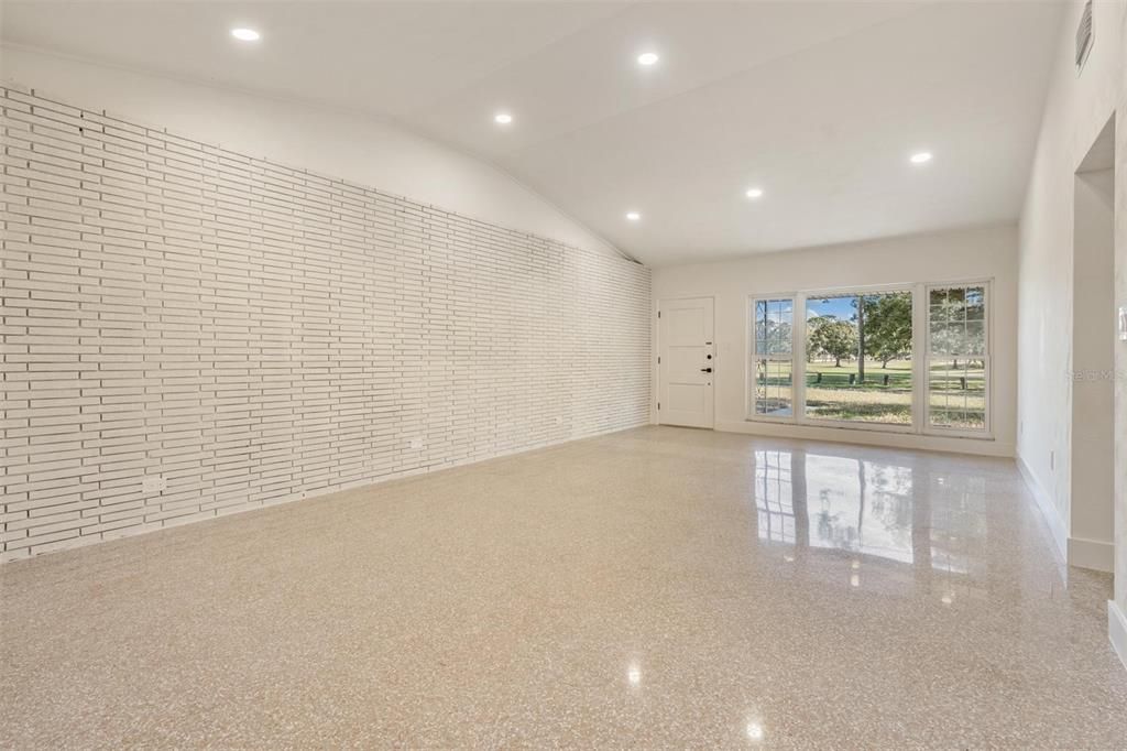 出租: $3,200 (3 贝兹, 2 浴室, 1664 平方英尺)