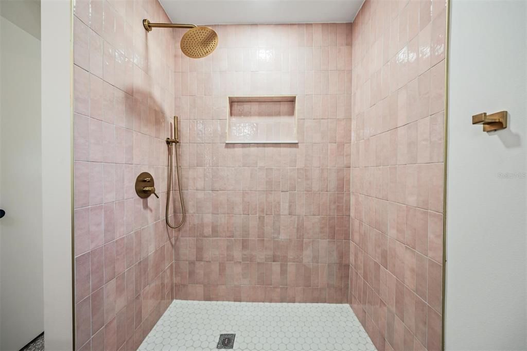 出租: $3,200 (3 贝兹, 2 浴室, 1664 平方英尺)