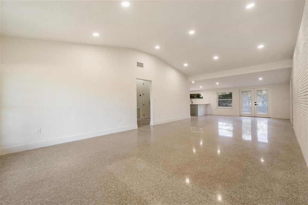 出租: $3,200 (3 贝兹, 2 浴室, 1664 平方英尺)