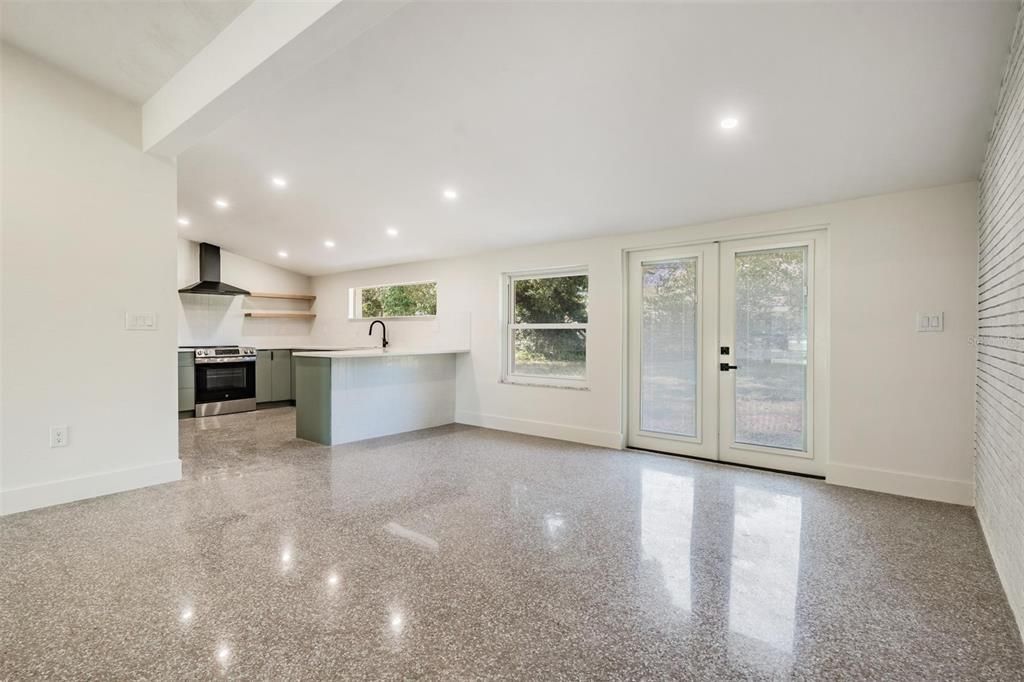 出租: $3,200 (3 贝兹, 2 浴室, 1664 平方英尺)