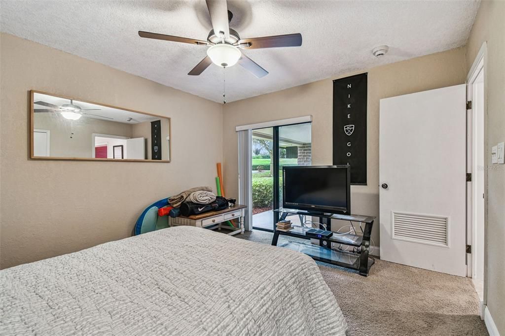 待售: $229,900 (1 贝兹, 1 浴室, 825 平方英尺)