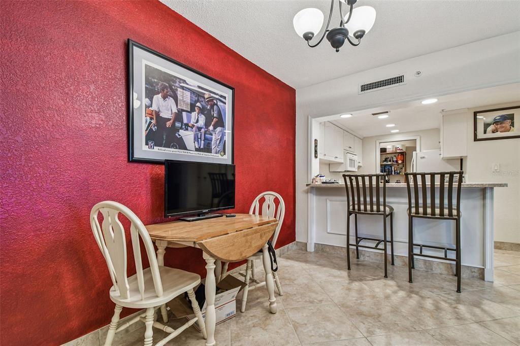 待售: $229,900 (1 贝兹, 1 浴室, 825 平方英尺)