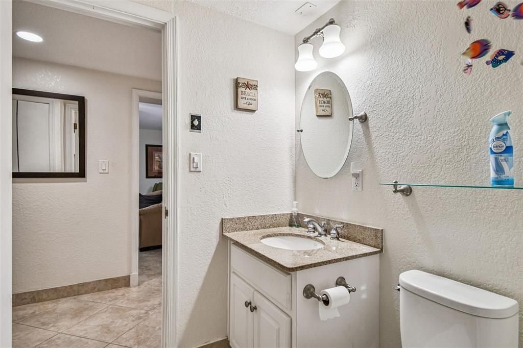 待售: $229,900 (1 贝兹, 1 浴室, 825 平方英尺)