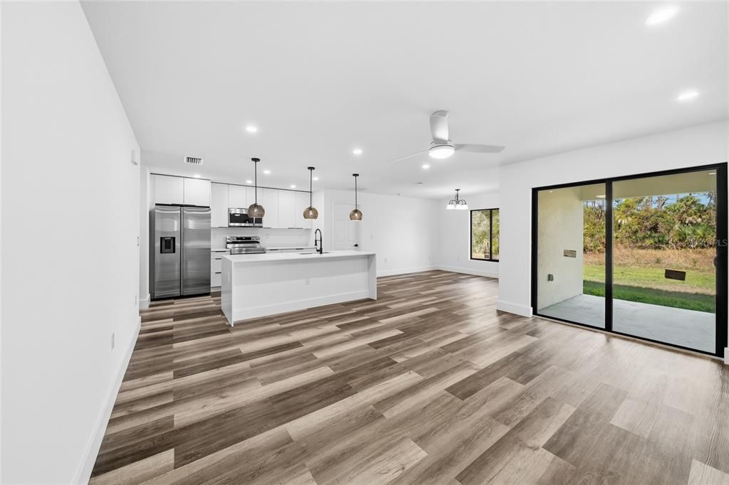 For Sale: $375,000 (3 beds, 2 baths, 1521 Square Feet)