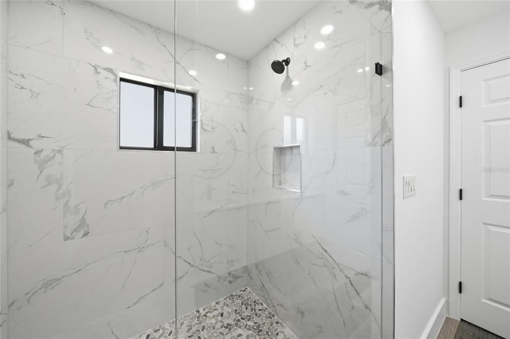 For Sale: $375,000 (3 beds, 2 baths, 1521 Square Feet)