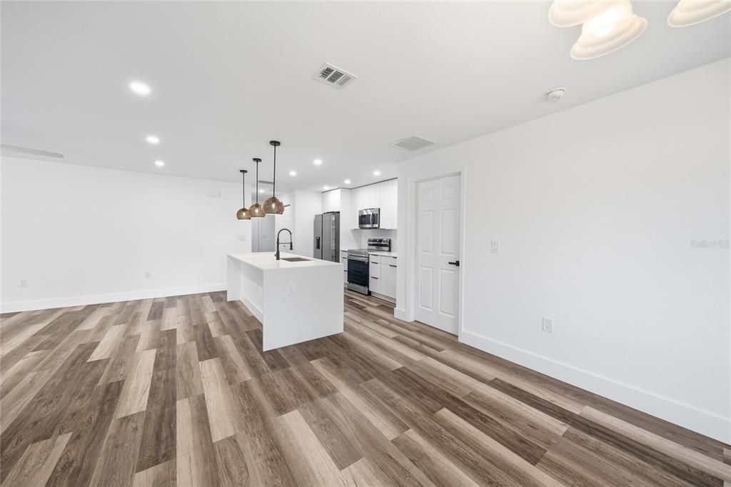 For Sale: $375,000 (3 beds, 2 baths, 1521 Square Feet)