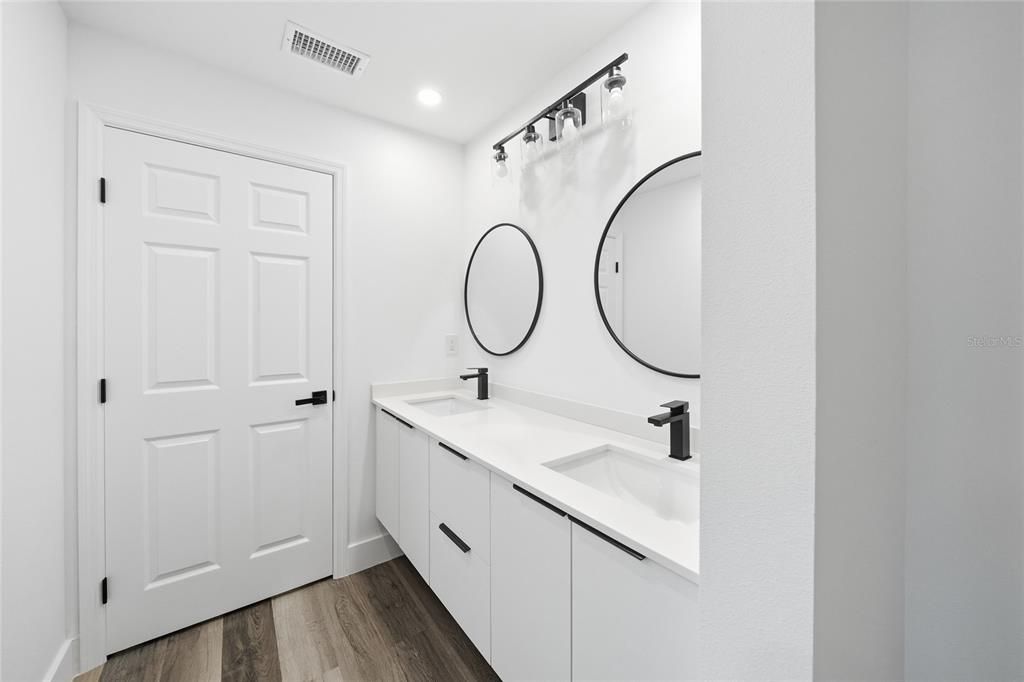 For Sale: $375,000 (3 beds, 2 baths, 1521 Square Feet)