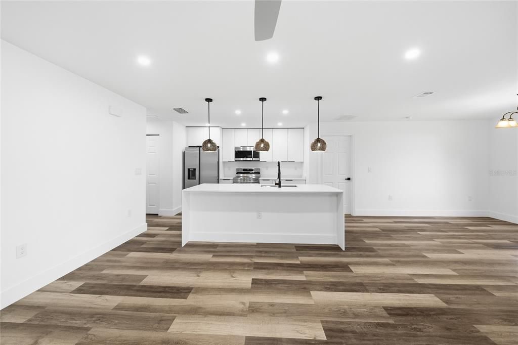 For Sale: $375,000 (3 beds, 2 baths, 1521 Square Feet)