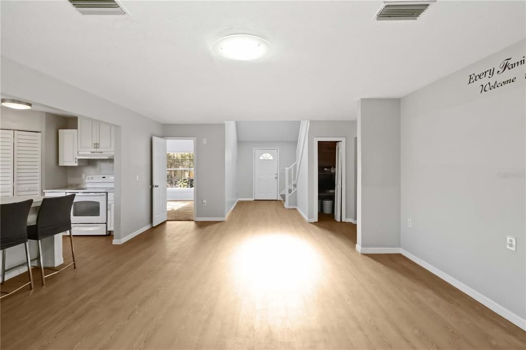 En Venta: $450,000 (5 camas, 3 baños, 2286 Pies cuadrados)