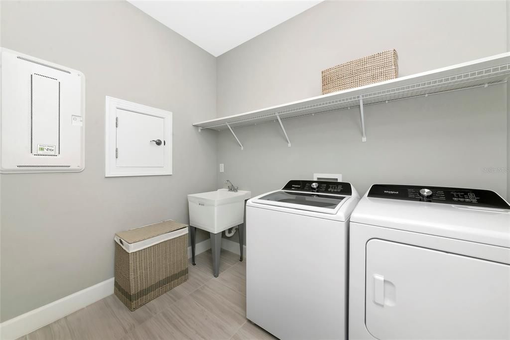 На продажу: $574,000 (2 спален, 2 ванн, 1687 Квадратных фут)