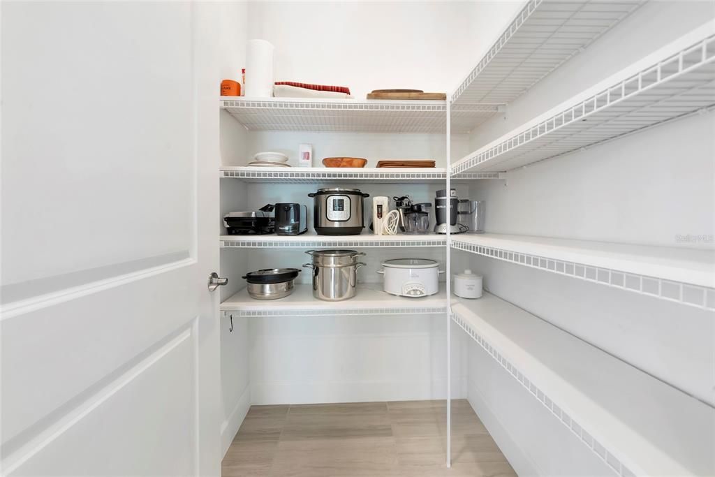 На продажу: $574,000 (2 спален, 2 ванн, 1687 Квадратных фут)